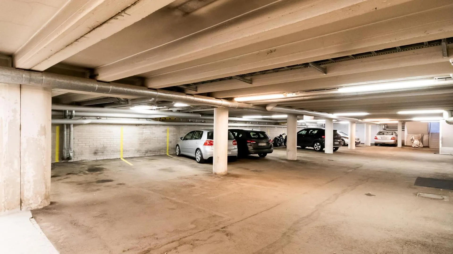 Family Home In Kallio Beside Metro W/ Free Parking ヘルシンキ 0*,  フィンランド